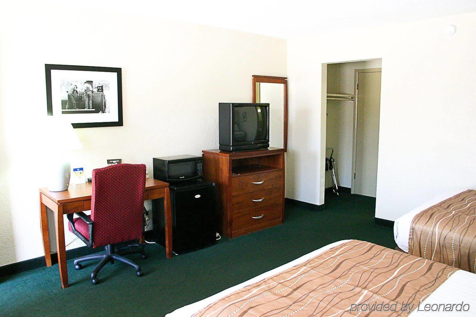 Best Western Hospitality House เอ็มโพเรีย ภายนอก รูปภาพ