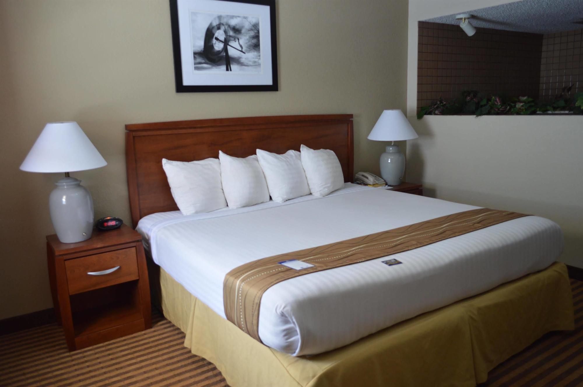Best Western Hospitality House เอ็มโพเรีย ภายนอก รูปภาพ